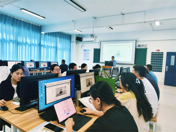 廈門華天涉外職業(yè)技術(shù)學(xué)院 融合教育科技，驅(qū)動(dòng)技術(shù)開發(fā)新篇章